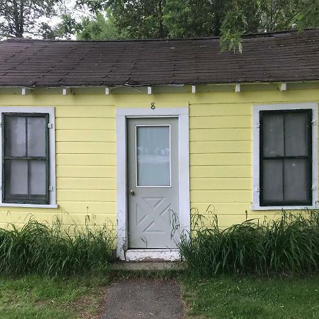 Katahdin Cabins Hotel Millinocket Екстериор снимка