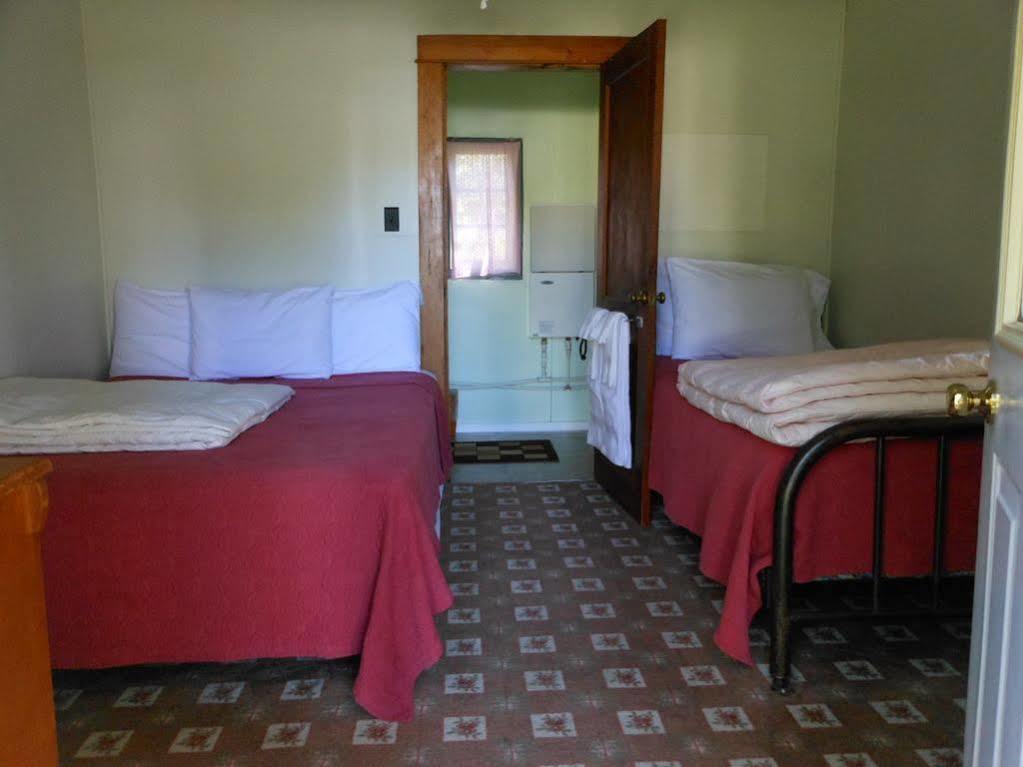 Katahdin Cabins Hotel Millinocket Екстериор снимка