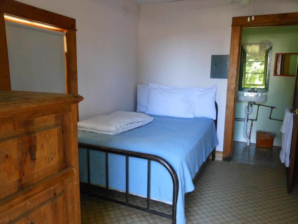 Katahdin Cabins Hotel Millinocket Екстериор снимка
