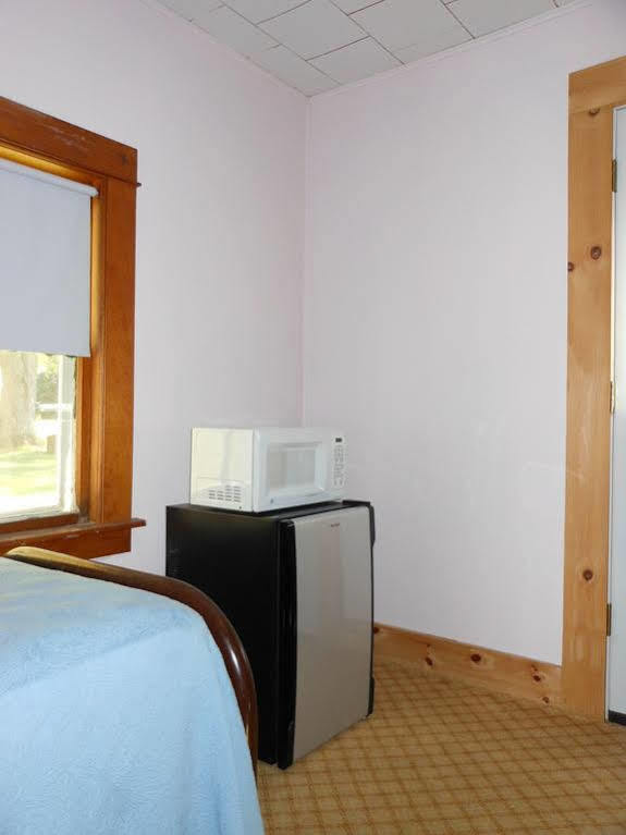 Katahdin Cabins Hotel Millinocket Екстериор снимка
