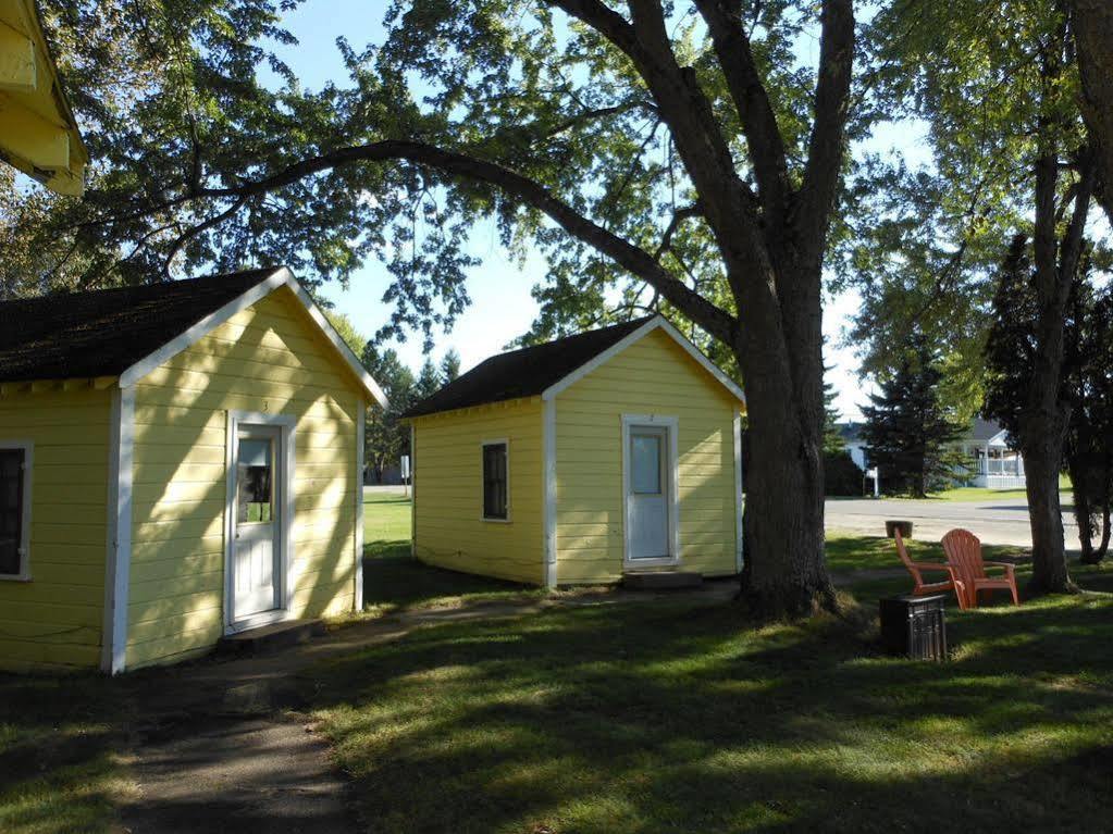 Katahdin Cabins Hotel Millinocket Екстериор снимка