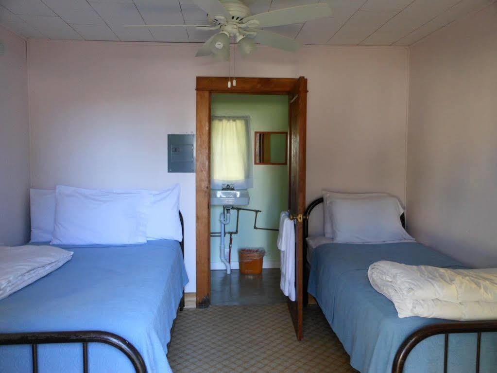 Katahdin Cabins Hotel Millinocket Екстериор снимка