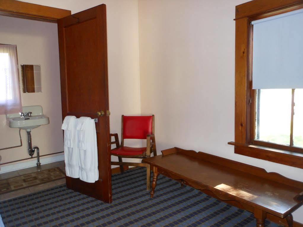 Katahdin Cabins Hotel Millinocket Екстериор снимка