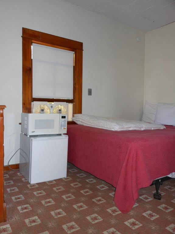 Katahdin Cabins Hotel Millinocket Екстериор снимка