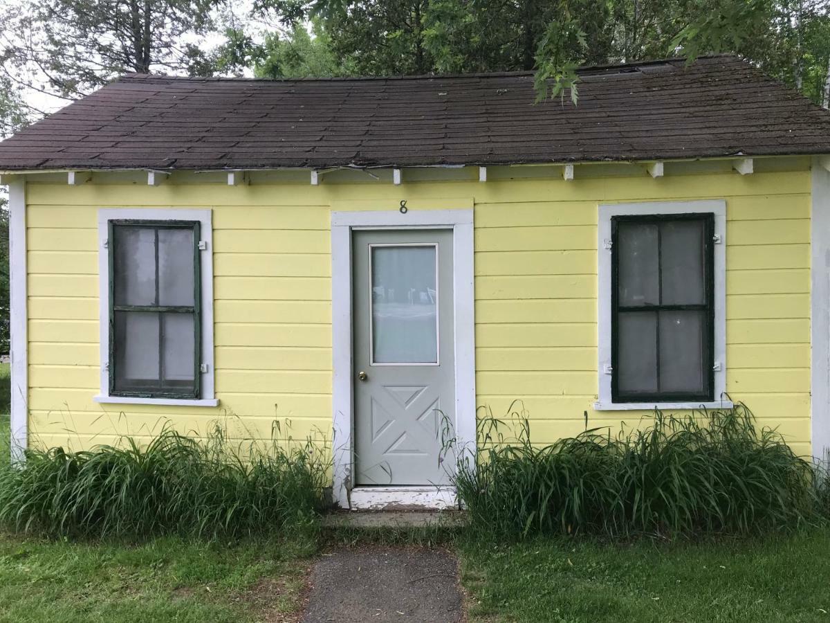 Katahdin Cabins Hotel Millinocket Екстериор снимка